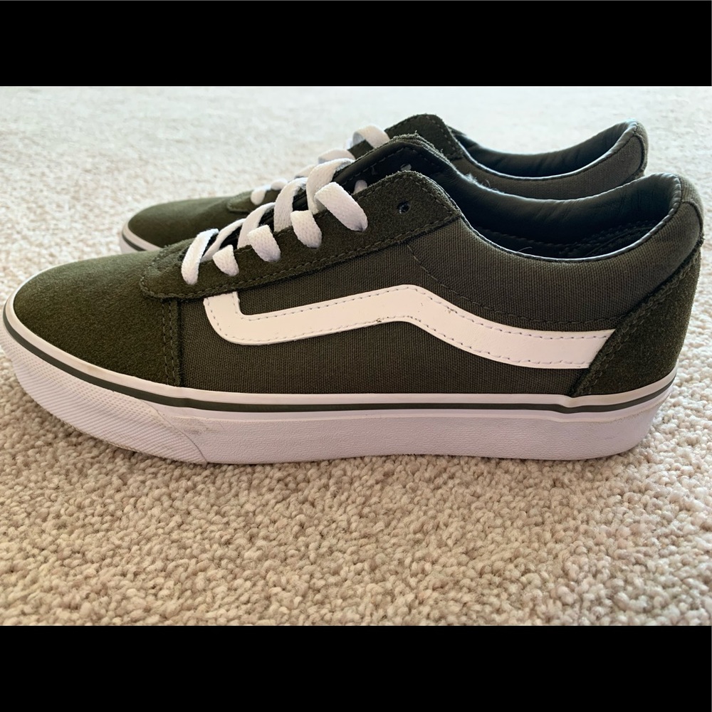Vans- Retro Olive Green Women’s. Size 7m US